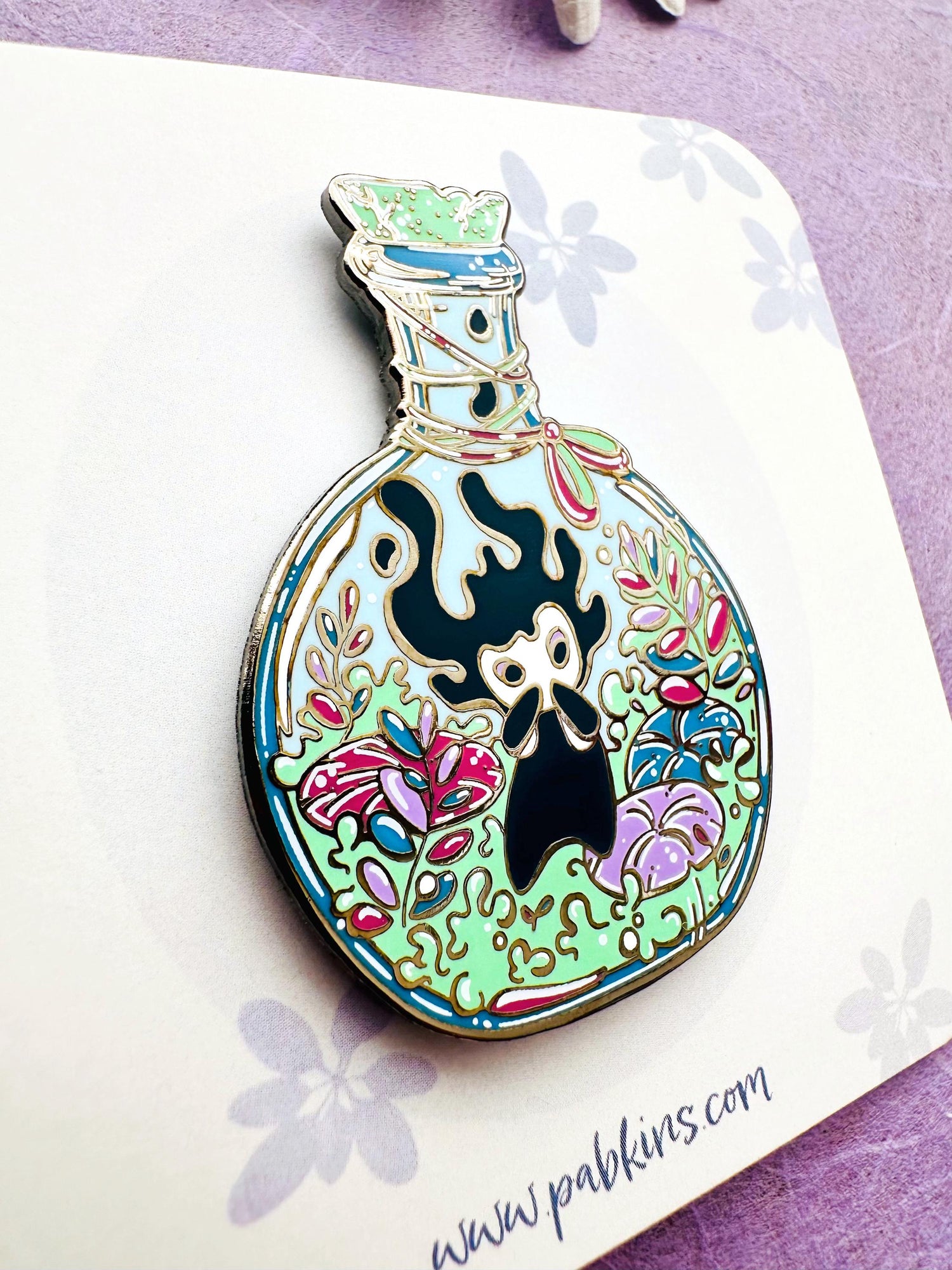 Mana Spirit Potion - hard enamel pin Alt View