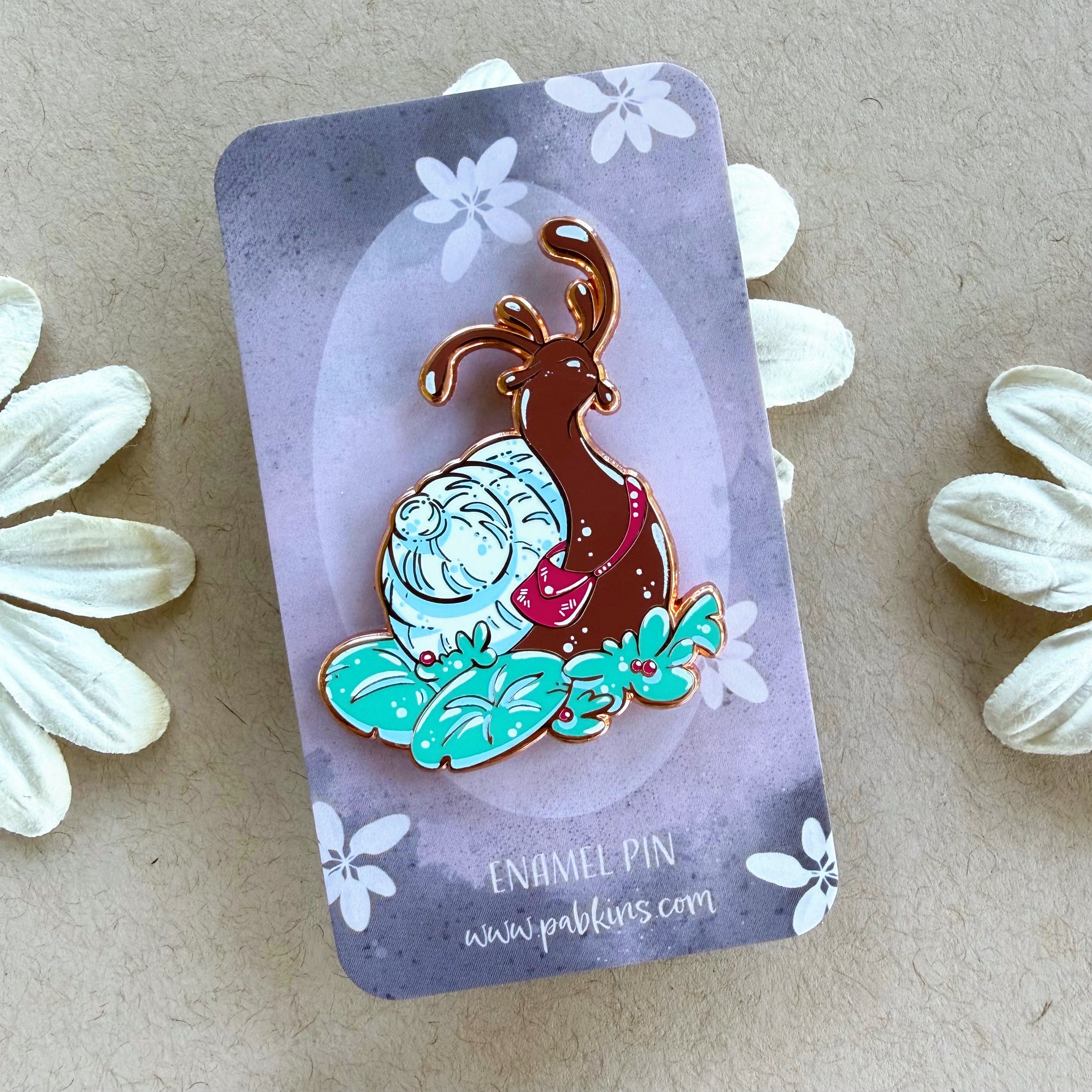 A brown snail hard enamel pin